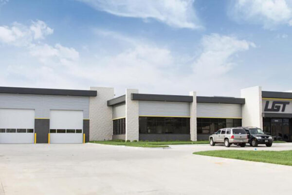 Blog_GrowingBusinessLGTTransportSettlesInToOmahaHeadquarters-HERO LGT Transport Omaha Headquarters Exterior