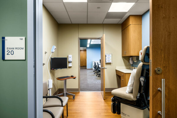 chi-health-clinic-council-bluffs-01 CHI Health Clinic Council Bluffs interior by Darland Construction