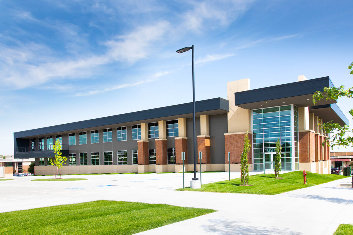 Pacific Springs Center II exterior by Darland Construction