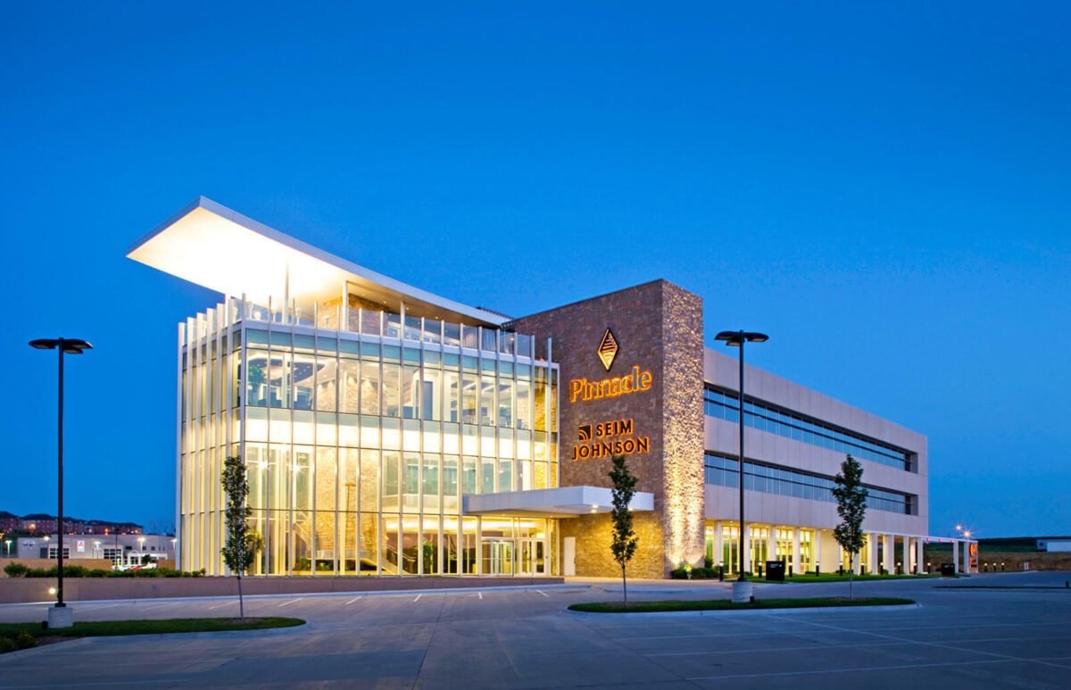 Pinnacle Bank Headquarters exterior by Darland Construction